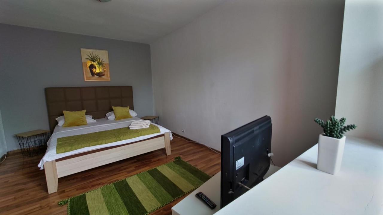 Magic Studio Hunedoara Apartamento Exterior foto